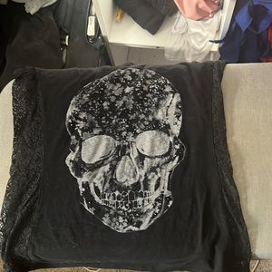 Black skull top from express worn once.